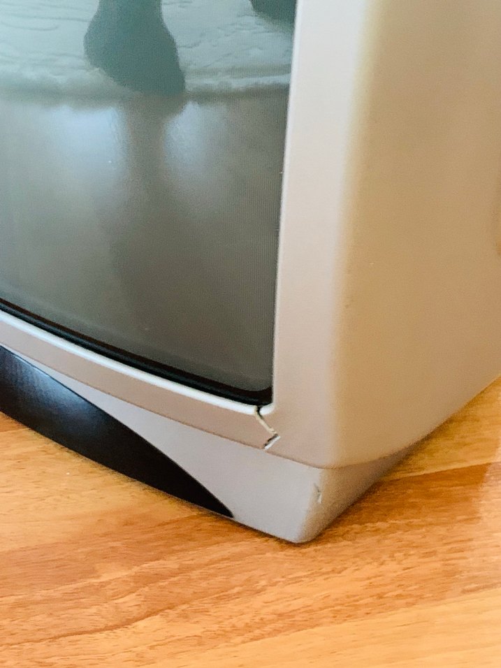 Gri CRT Monitör ve Uzaktan Kumanda - Görsel 3