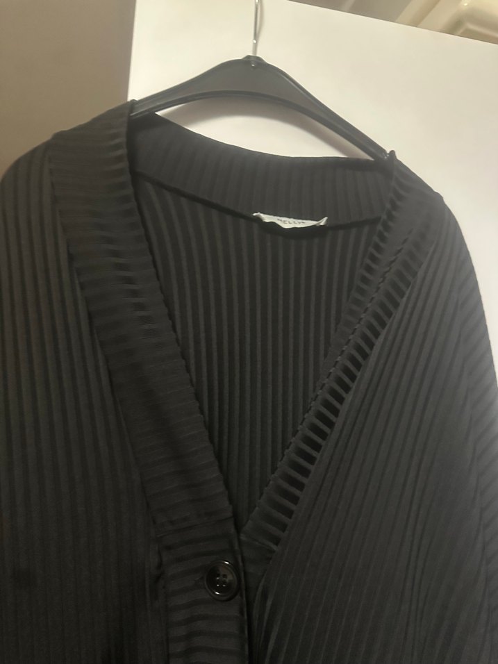 Düğmeli Uzun Siyah Kadın Hırka - Görsel 4