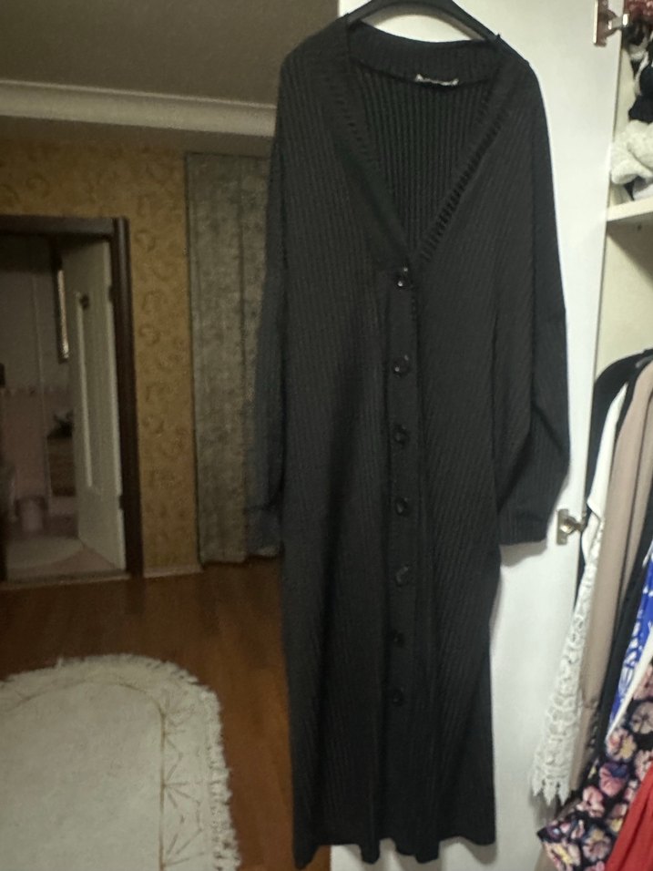 Düğmeli Uzun Siyah Kadın Hırka - Görsel 3