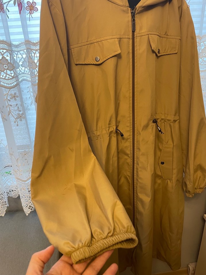 Sarı Parlak Kadın Uzun Yağmurluk - Görsel 2