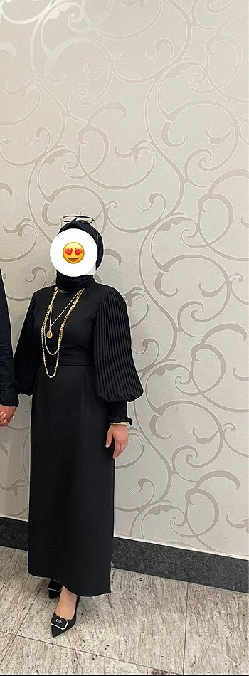 Kolları pileli elbise