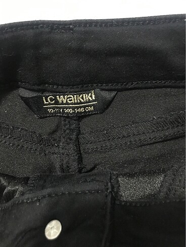 LC Waikiki Siyah şort bir kaç kez giyildi