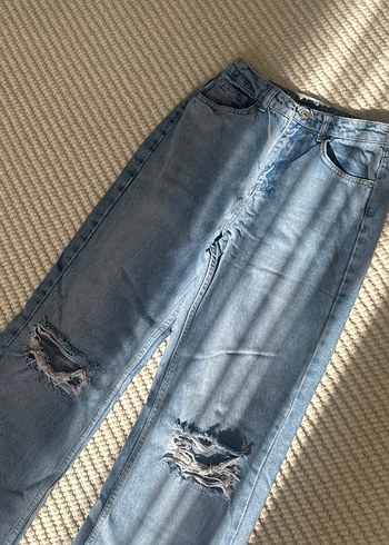 Trendyol & Milla Acik Mavi Rahat Kesim Yirtik Denim Jean