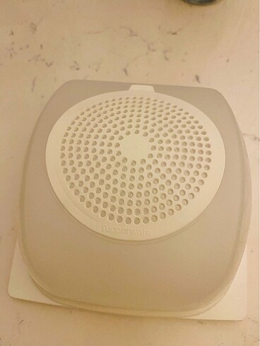 Tupperware peynir kabı