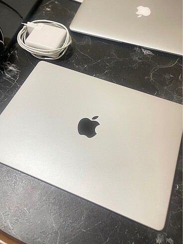  Beden Ad: MacBook Pro m3Yonga: Apple M3, Bellek: 8GB 1tb ssd