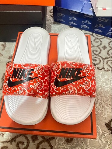 Nike Nike kadın terlik 38 numara orijinal