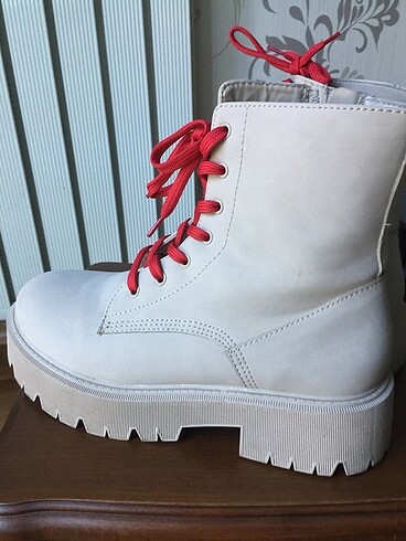 38 Beden ten rengi Renk Bershka marka