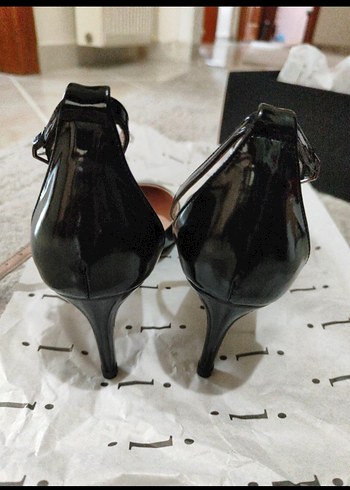 Parlak Siyah Rugan Stiletto - Görsel 3