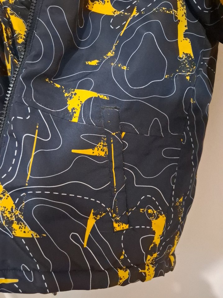 Erkek Çocuk Siyah Sarı Kapüşonlu Fermuarlı Mont - Görsel 3