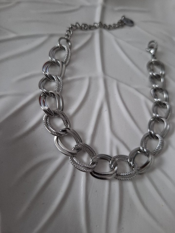 Zincir Detaylı Minimalist Kadın Bileklik - Görsel 2