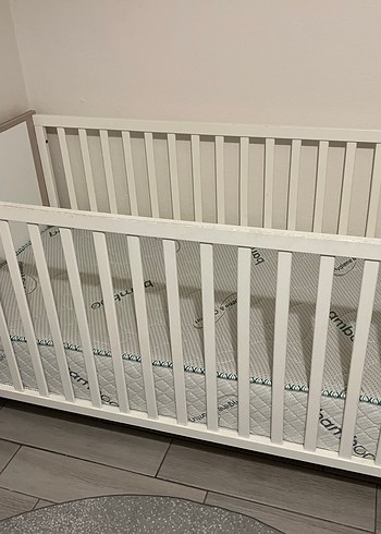 Beyaz Ahşap Bebek Beşiği, 140*70, yatağı fiyata dahil değildir.