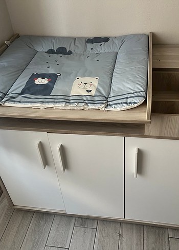 Diğer Beyaz ve Gri Bebek Alt Değiştirme Masası
