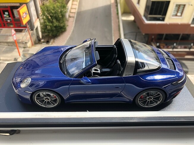 1:18 Porsche 911 (992) Targa, Minichamps