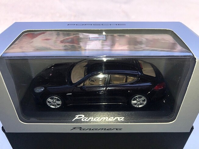  1:43 Porsche Panamera I , siyah