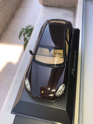 1:43 Porsche Panamera I , siyah