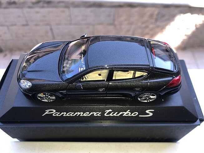 Beden 1:43 Porsche Panamera I, turbo S, siyah