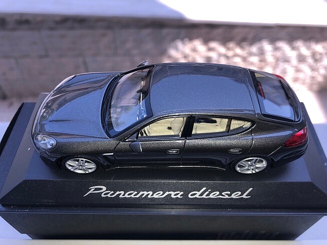 Beden Renk 1:43 Porsche Panamera I, diesel, bakır