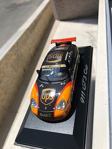 1:43 Porsche 911 GT3 RS; UPS serisi; 1-Rockenfeller
