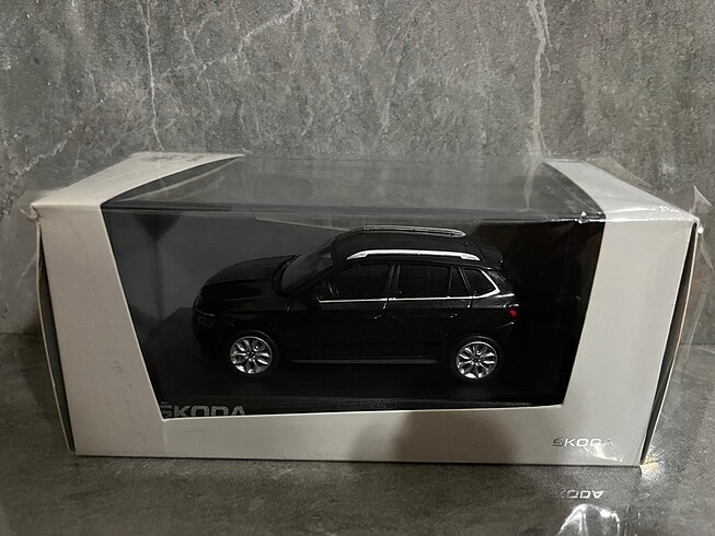 1:43 Skoda Kamiq, siyah