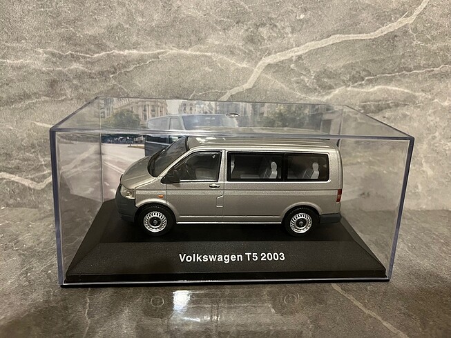 1:43 VW Volkswagen Minibüs T5, gümüş