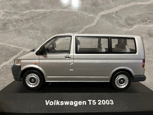 Beden 1:43 VW Volkswagen Minibüs T5, gümüş