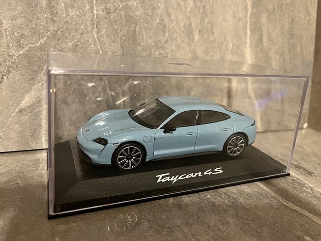 1:43 Porsche Taycan S, Turkuaz