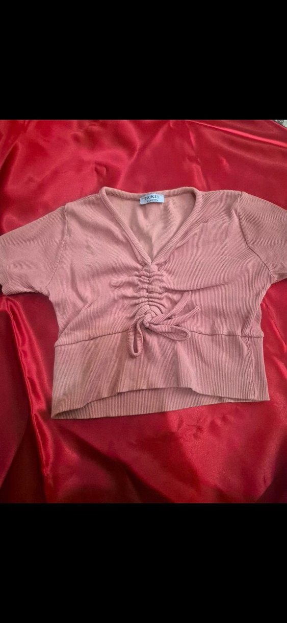 Pembe V Yaka Kısa Kollu Crop - Görsel 2