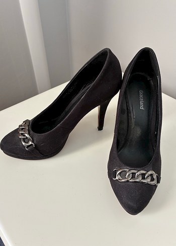 Zincir Detaylı Siyah Süet Topuklu Stiletto - Görsel 4