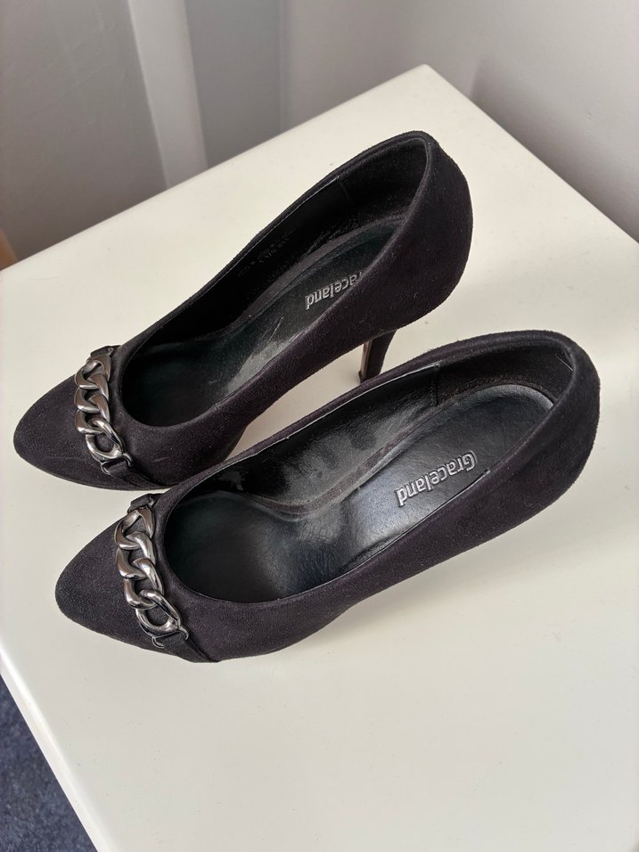 Zincir Detaylı Siyah Süet Topuklu Stiletto - Görsel 3