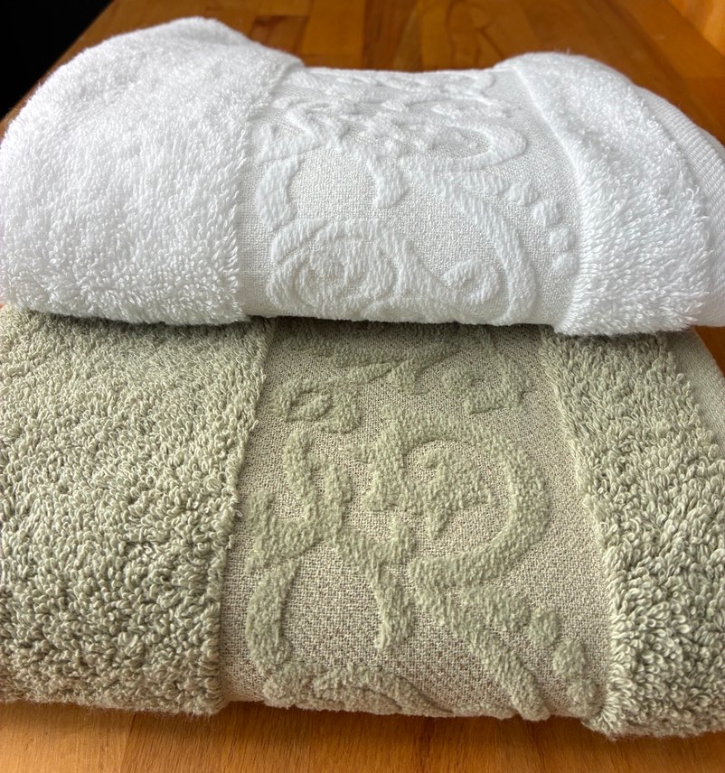 Nakışlı Beyaz ve yeşil Havlular - Görsel 3