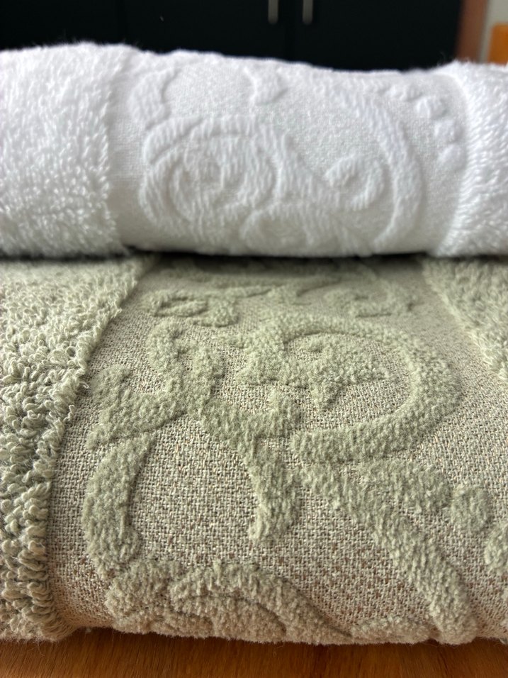 Nakışlı Beyaz ve yeşil Havlular - Görsel 2