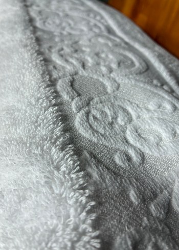 Nakışlı Beyaz Banyo Havlusu - Görsel 3