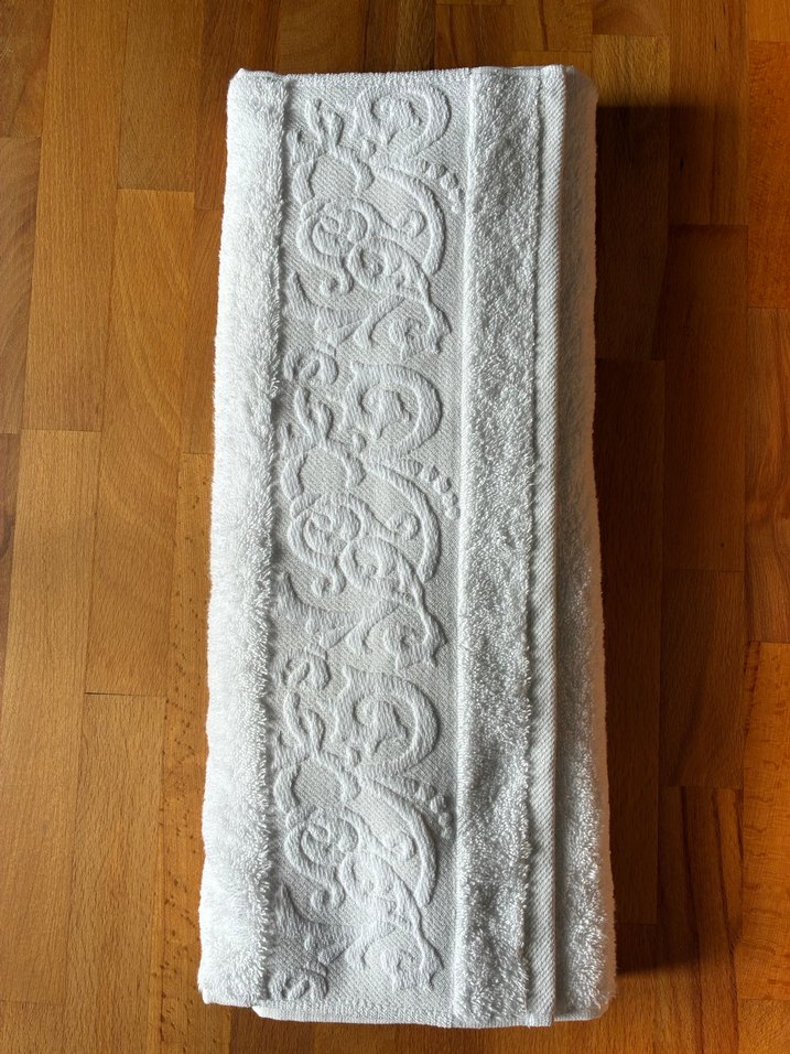 Nakışlı Beyaz Banyo Havlusu - Görsel 2