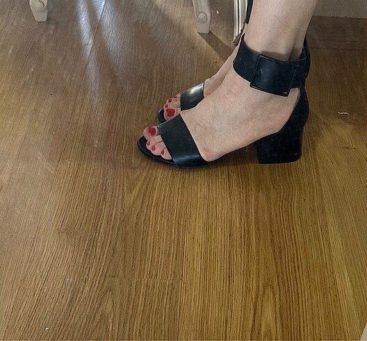 Elle sandalet