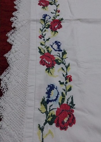 Çiçek Desenli Nakışlı Dantel Kenarlı Örtü etek tasarımlık
