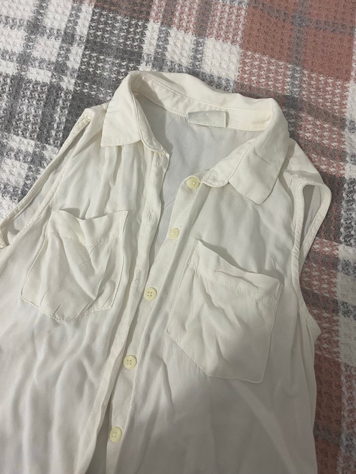Düğmeli Kolsuz Beyaz Keten Gömlek - Görsel 2