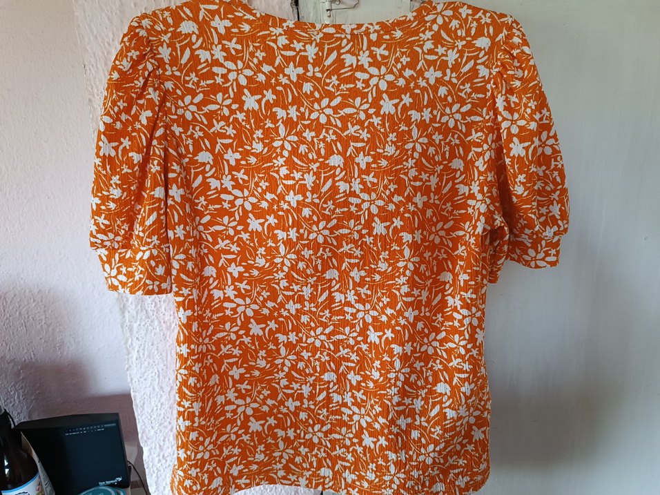 Turuncu Çiçek Desenli Bluz - Görsel 2