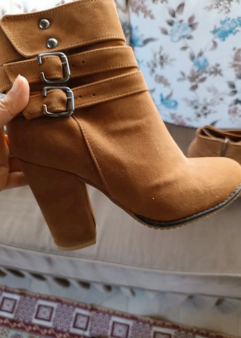 Kahverengi Süet Tokalı Kadın Bot - Görsel 3