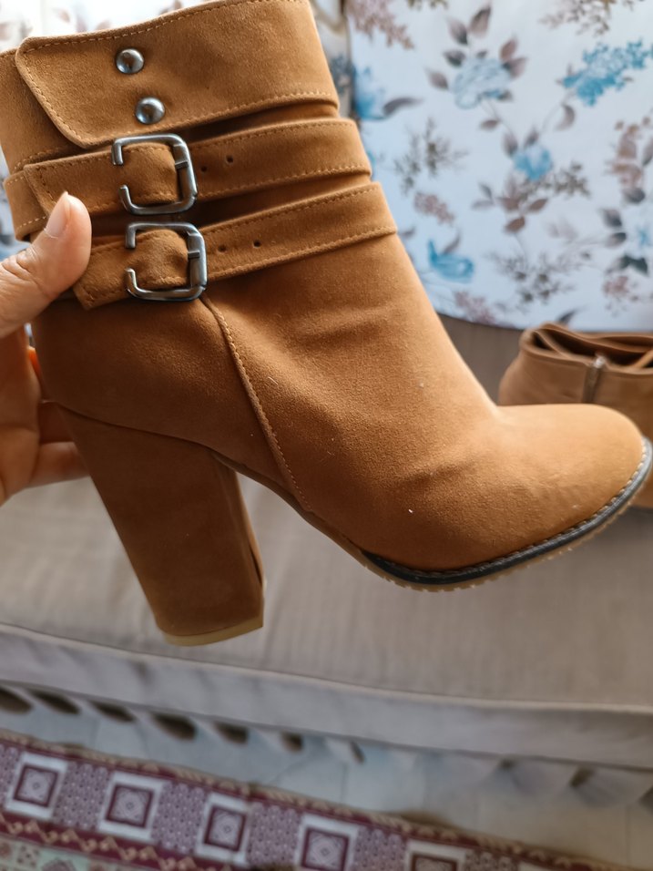 Kahverengi Süet Tokalı Kadın Bot - Görsel 3