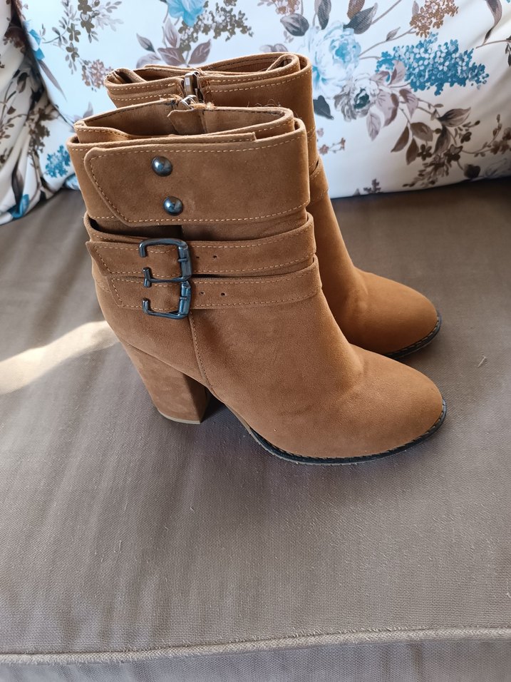 Kahverengi Süet Tokalı Kadın Bot - Görsel 4