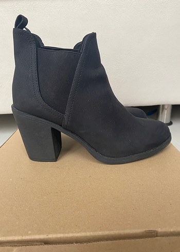 H&M Süet Topuklu Kadın Bot - Görsel 3