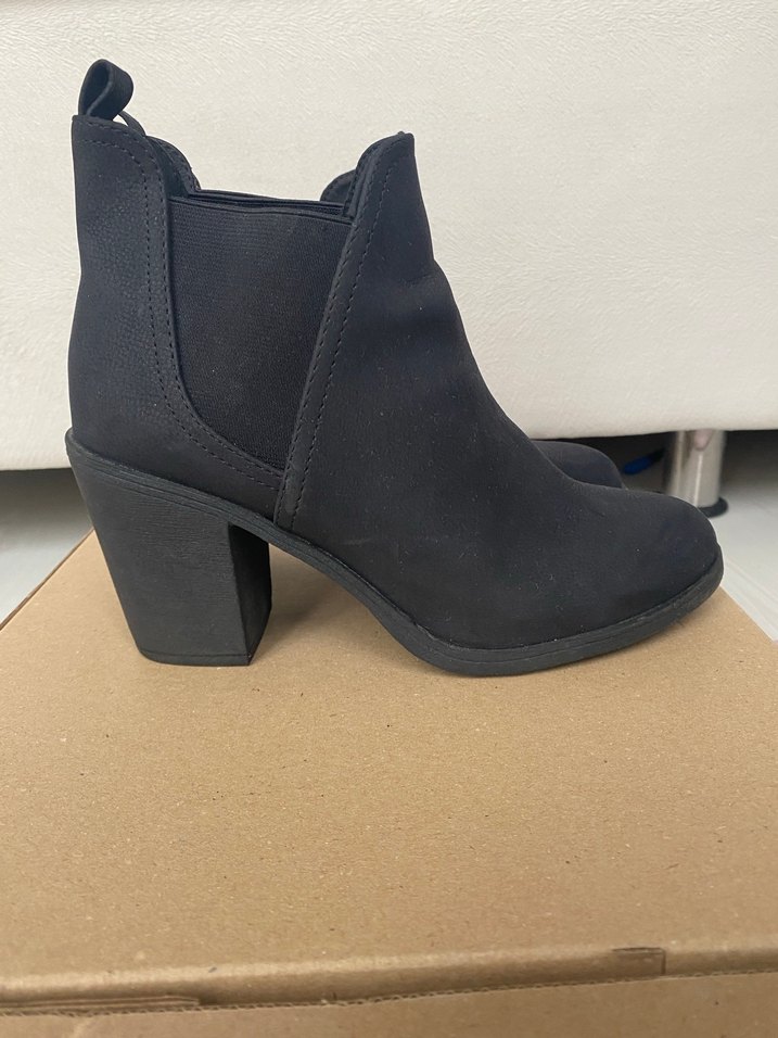 H&M Süet Topuklu Kadın Bot - Görsel 3