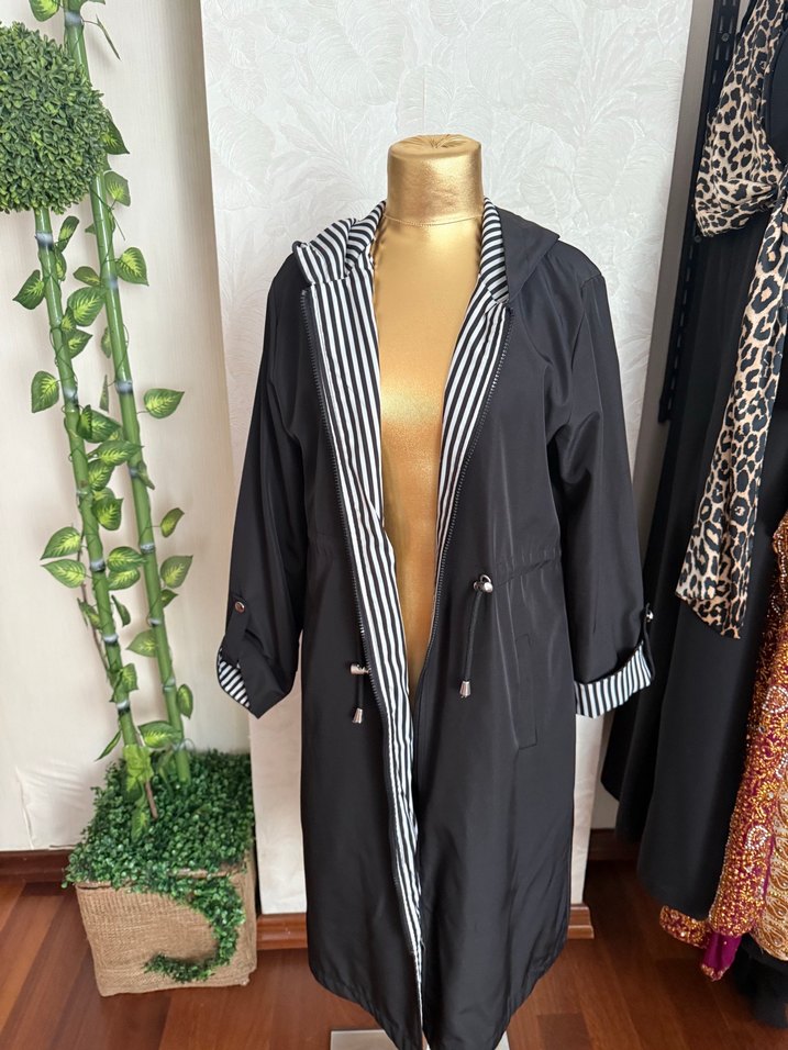 Zebra Desenli Siyah Uzun Kadın Yağmurluk - Görsel 4