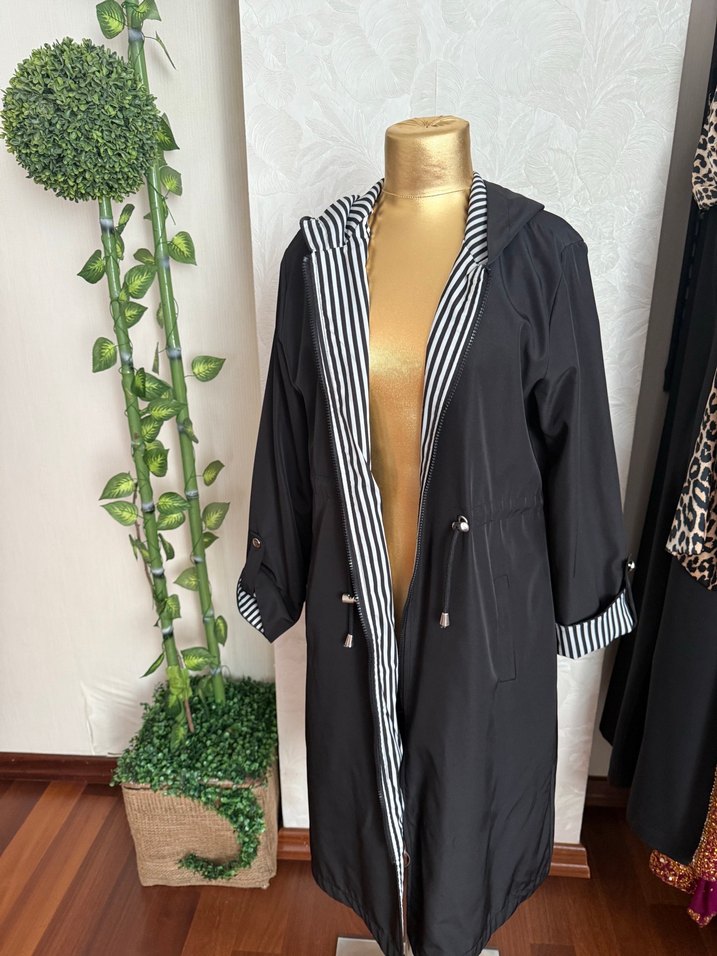 Zebra Desenli Siyah Uzun Kadın Yağmurluk - Görsel 3