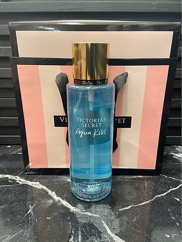 Victora secret- Aqua kiss