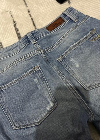 Kadın Mavi Kemerli Mini Denim Şort - Görsel 2