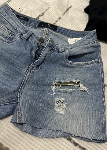 Kadın Mavi Kemerli Mini Denim Şort - Görsel 3