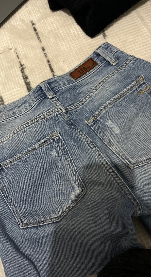 Kadın Mavi Kemerli Mini Denim Şort - Görsel 2