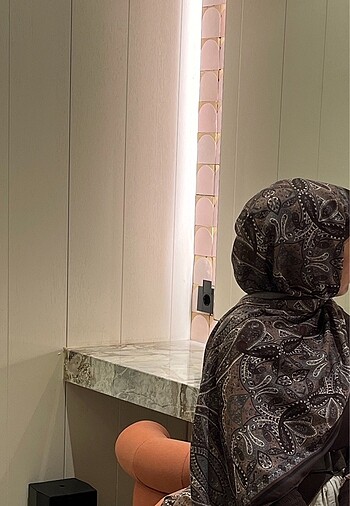 Desenli kolay şekil alabilen şal
