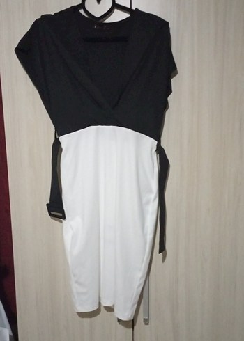 V Yaka Siyah Beyaz Midi Hamile Elbisesi - Görsel 7